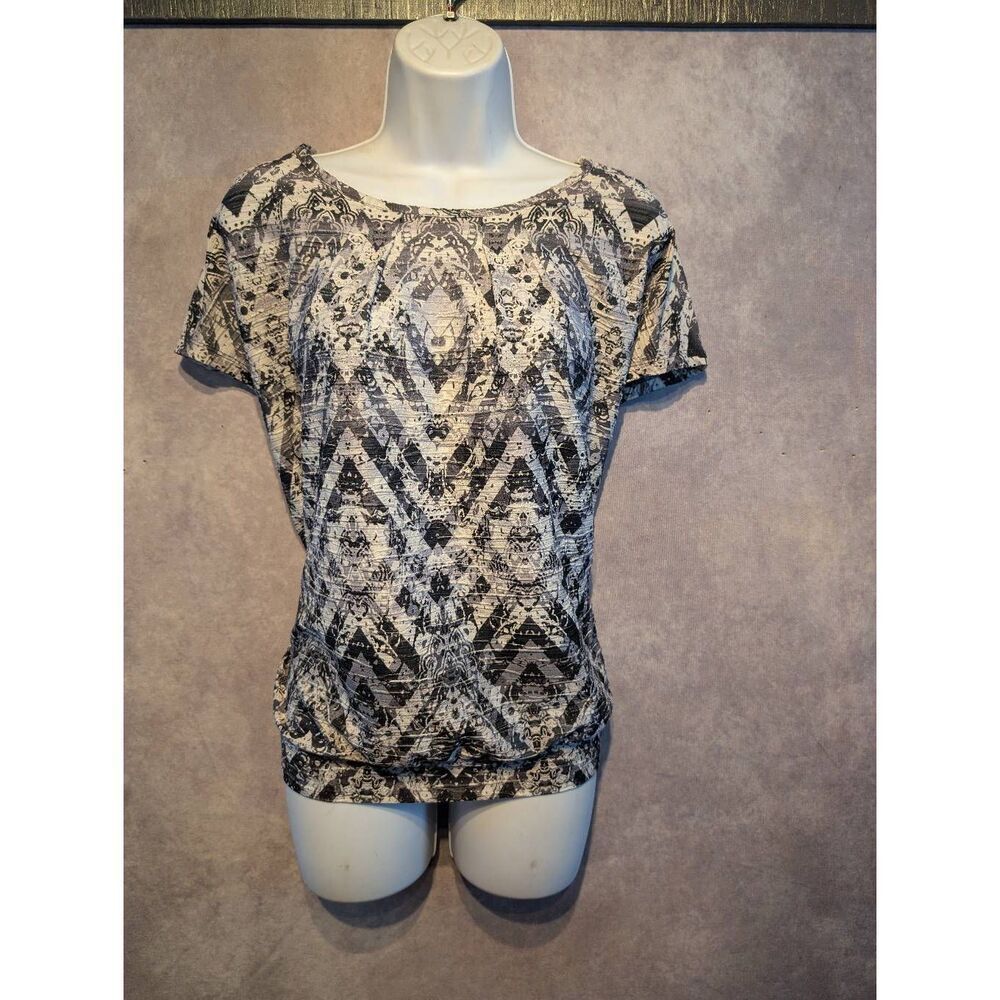 Erika loose fit top size. Large
